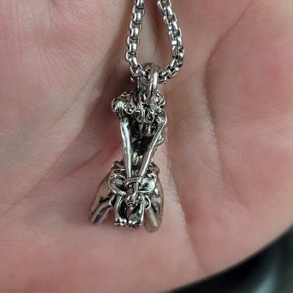 Bound woman kneeling necklace - Picture 3 of 5